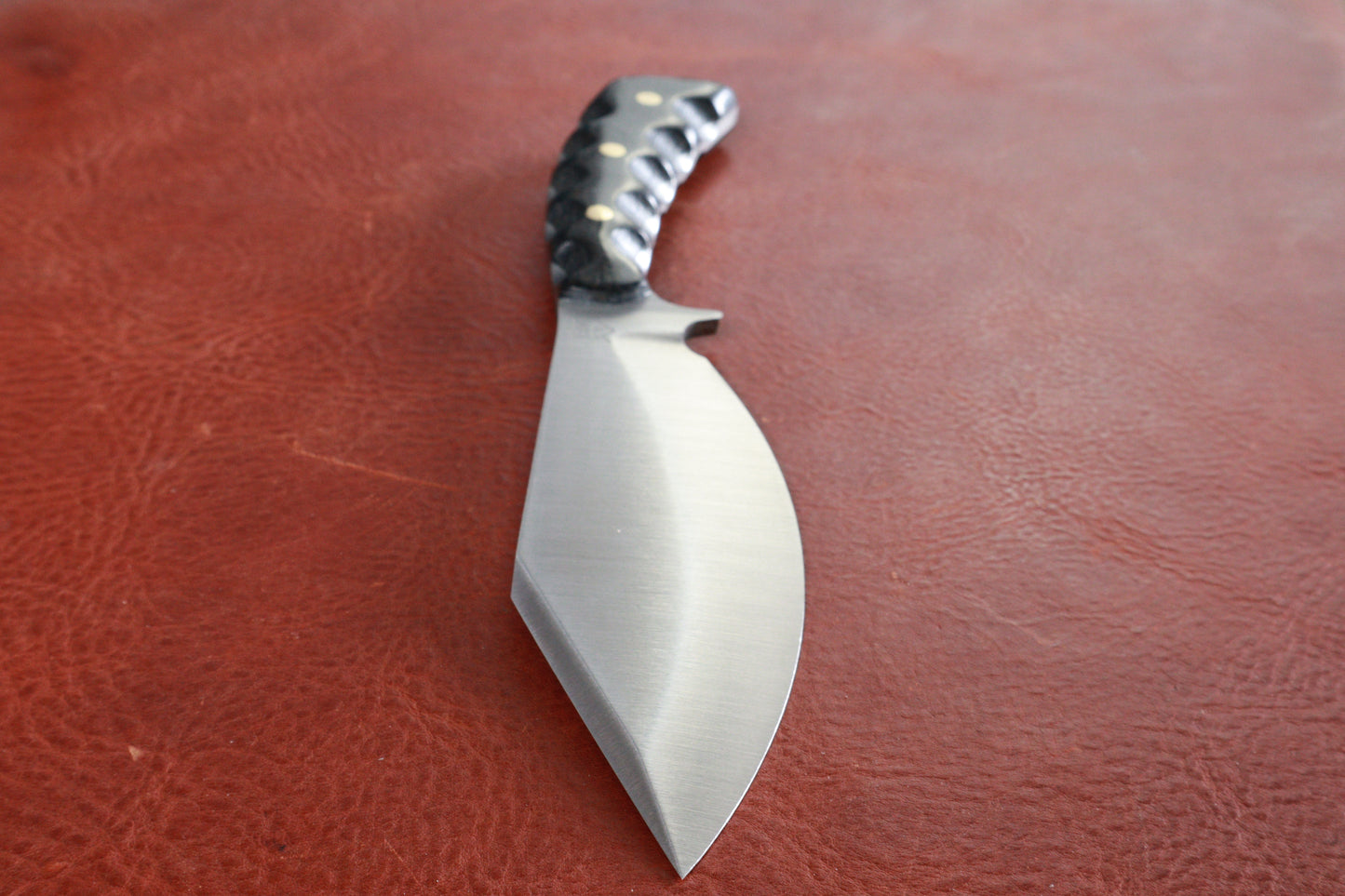 Compact Bowie Black Burlap G10